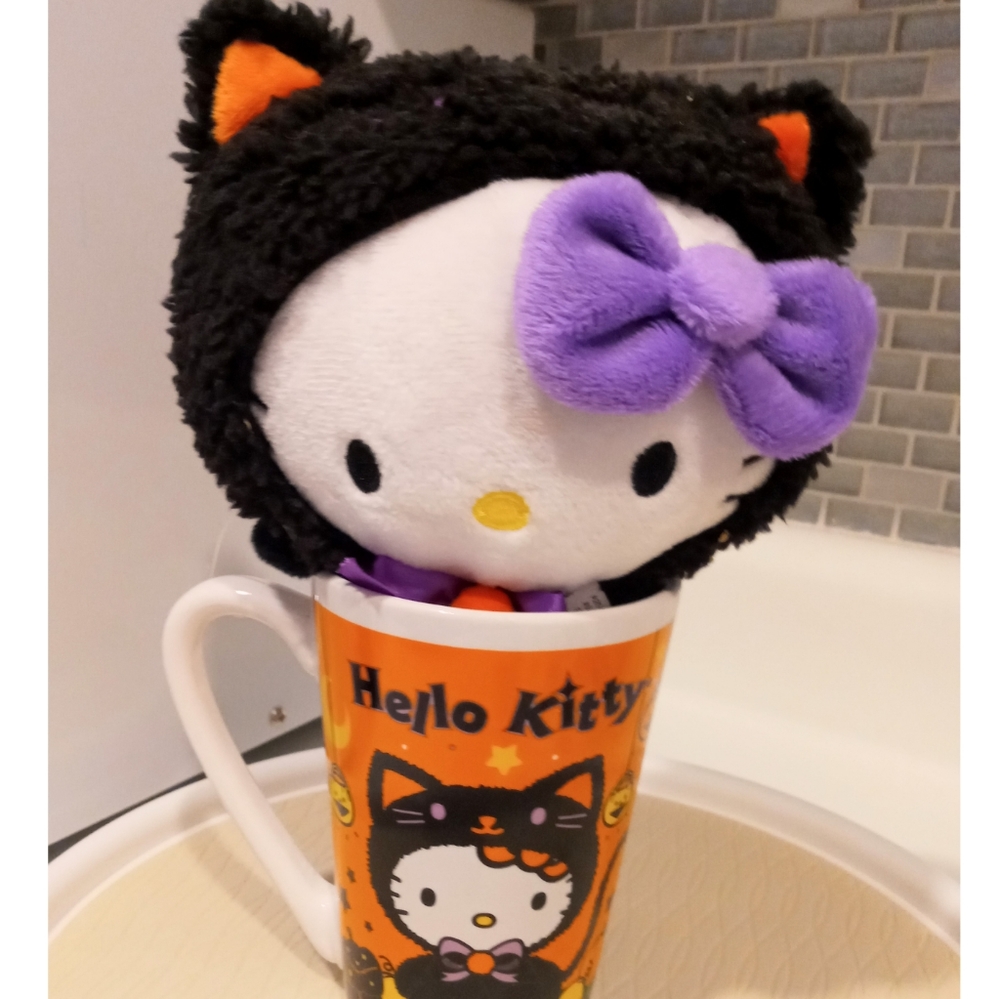 Hello Kitty Halloween plush in mug